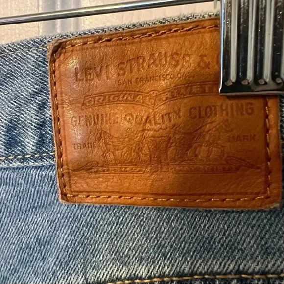 Levi’s 26” Waist A Line Tri Colored Mom Shorts, GUC - Picture 4 of 9